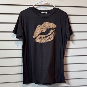 Tres Bien Gray Graphic Tee with Tan Lips